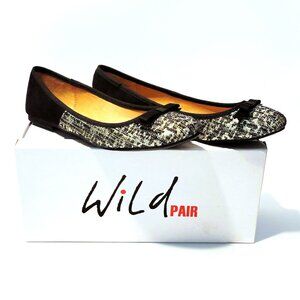 Wild Pair Naselle Womens 8.5 Slip On Flats Black with Silver / Gold Metallic